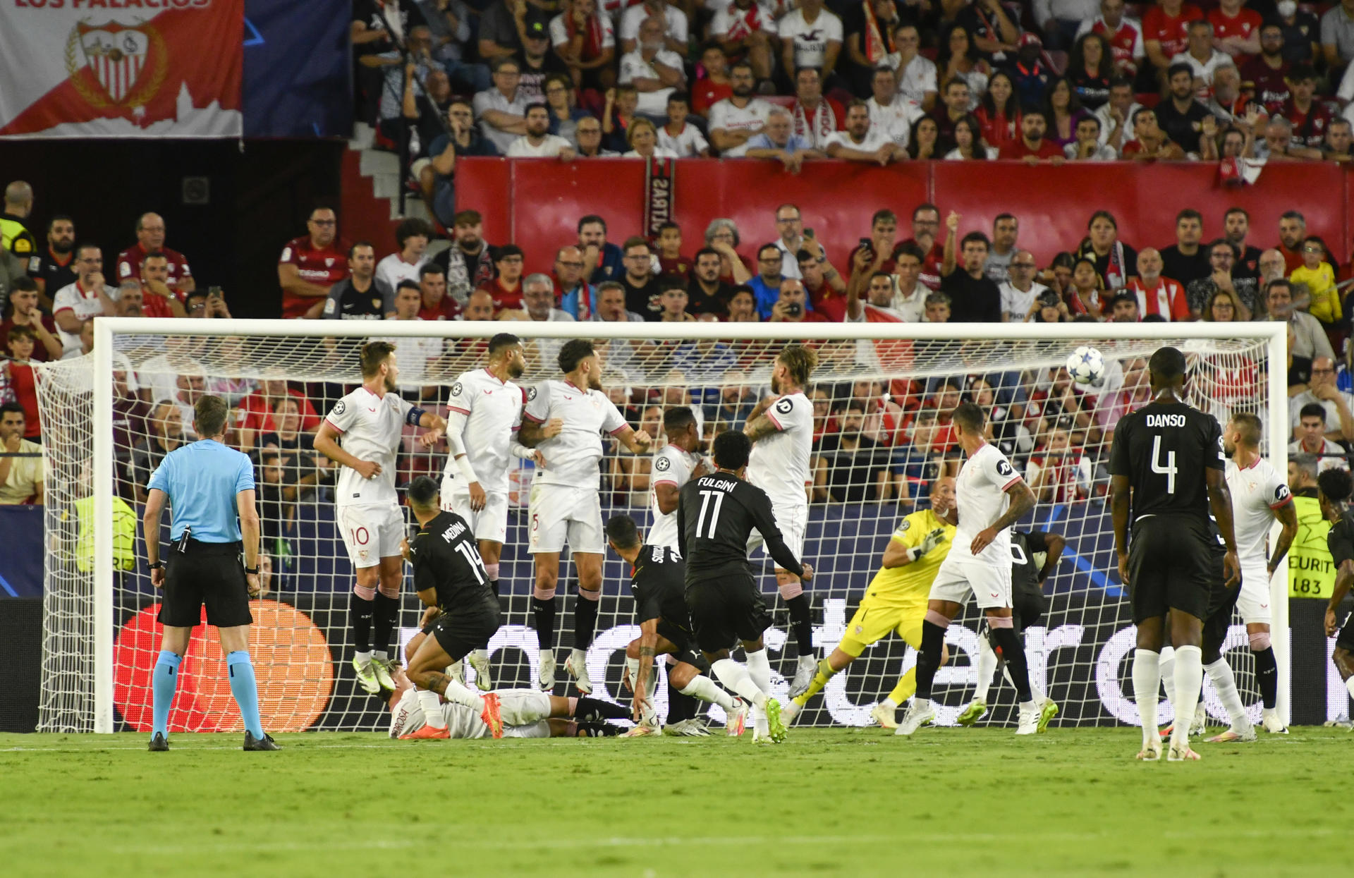 Bola parada define empate entre Sevilla e Lens pela Champions