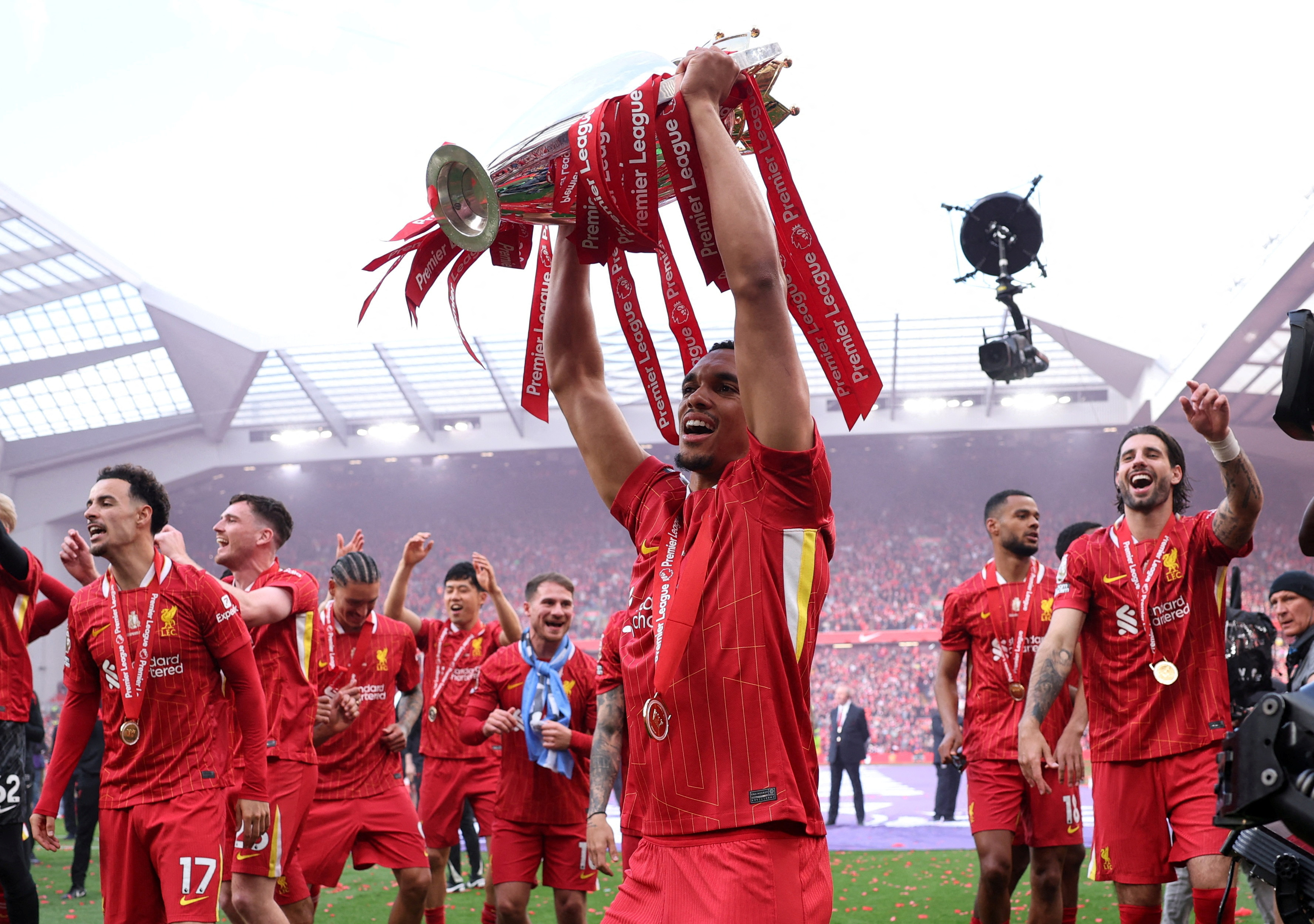 Trent Alexander-Arnold Trophée Premier League