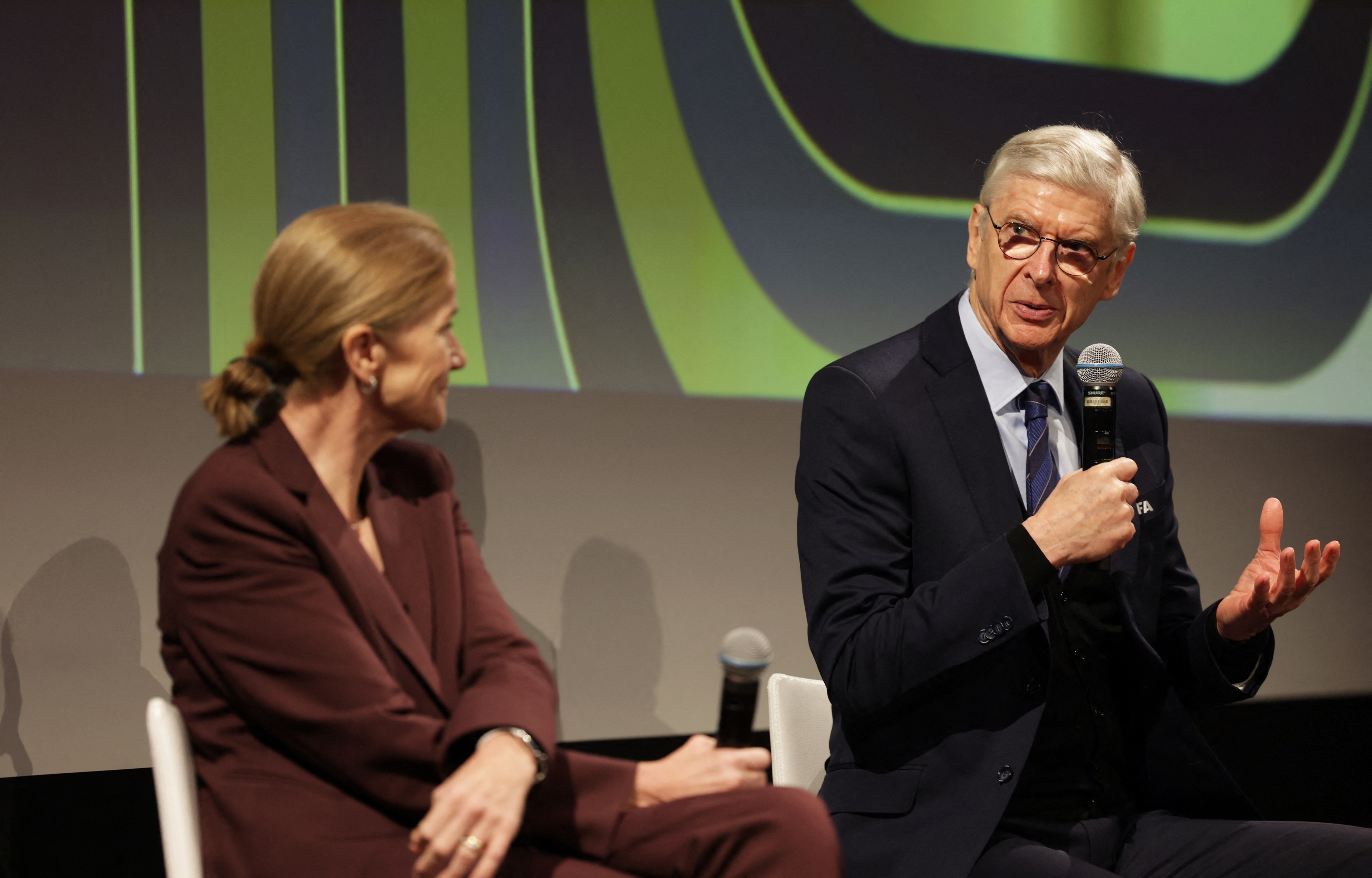 Wenger table ronde fifa