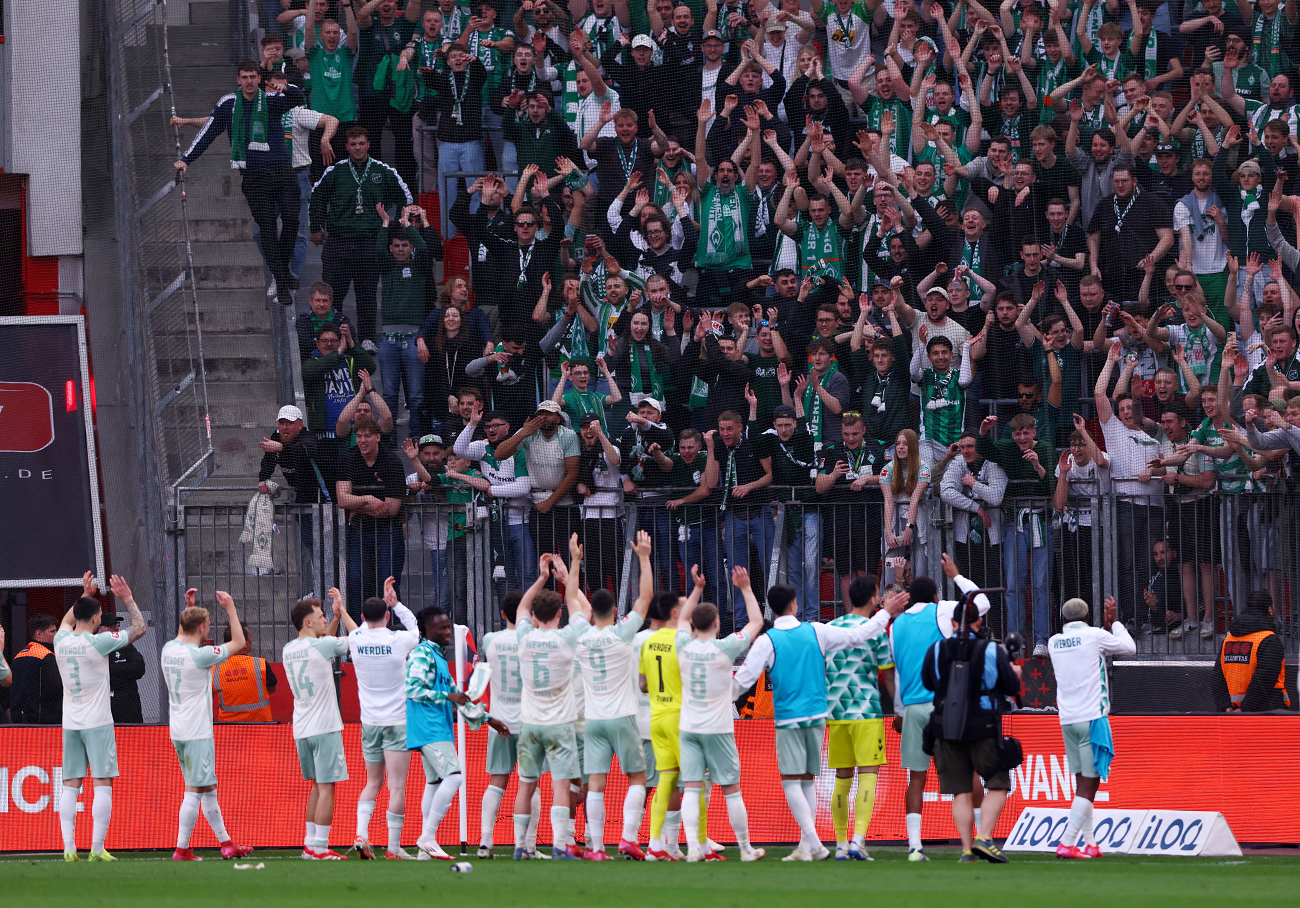 Werder Bremen players celebrate