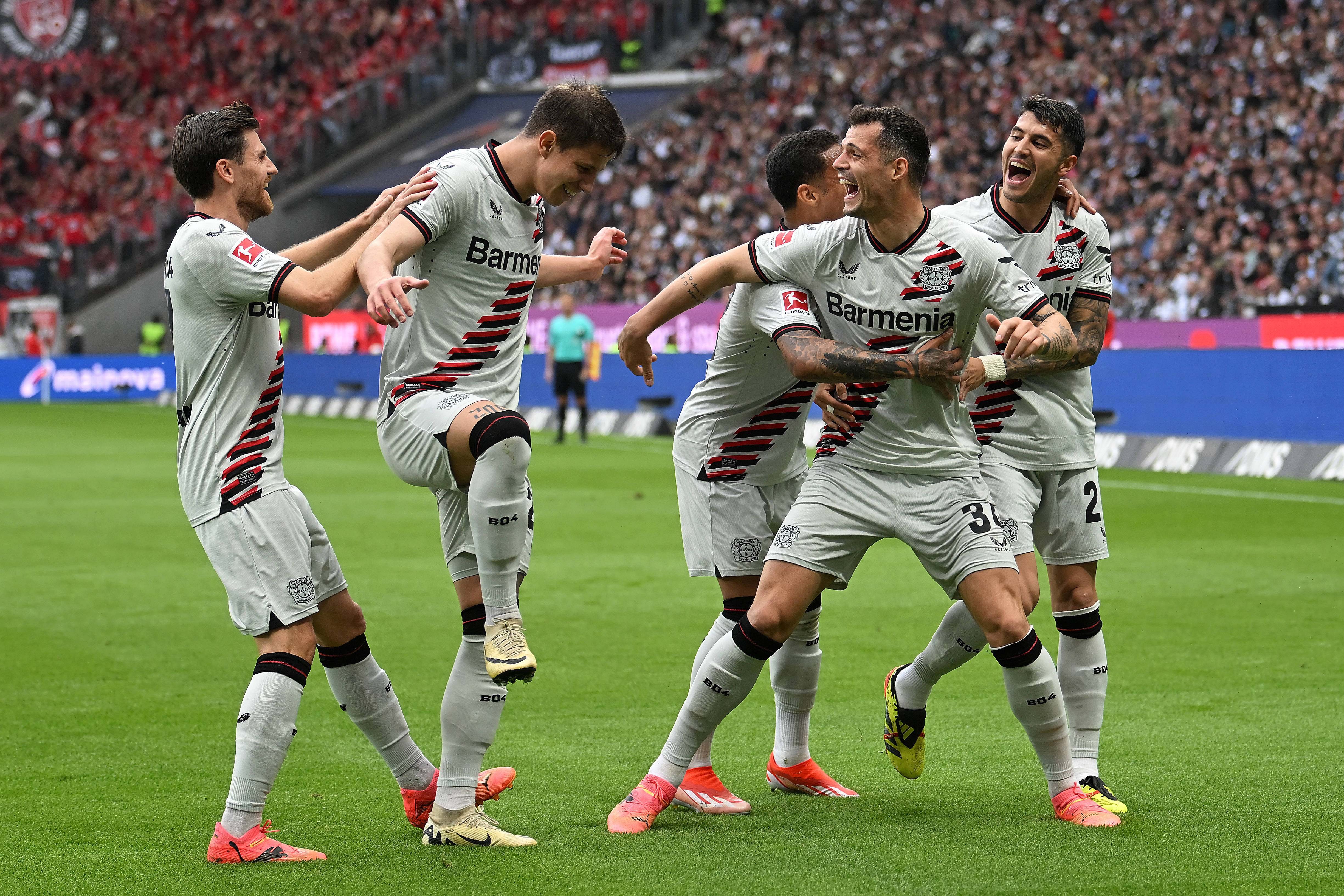 Bundesliga : Leverkusen s'amuse et étrille Francfort