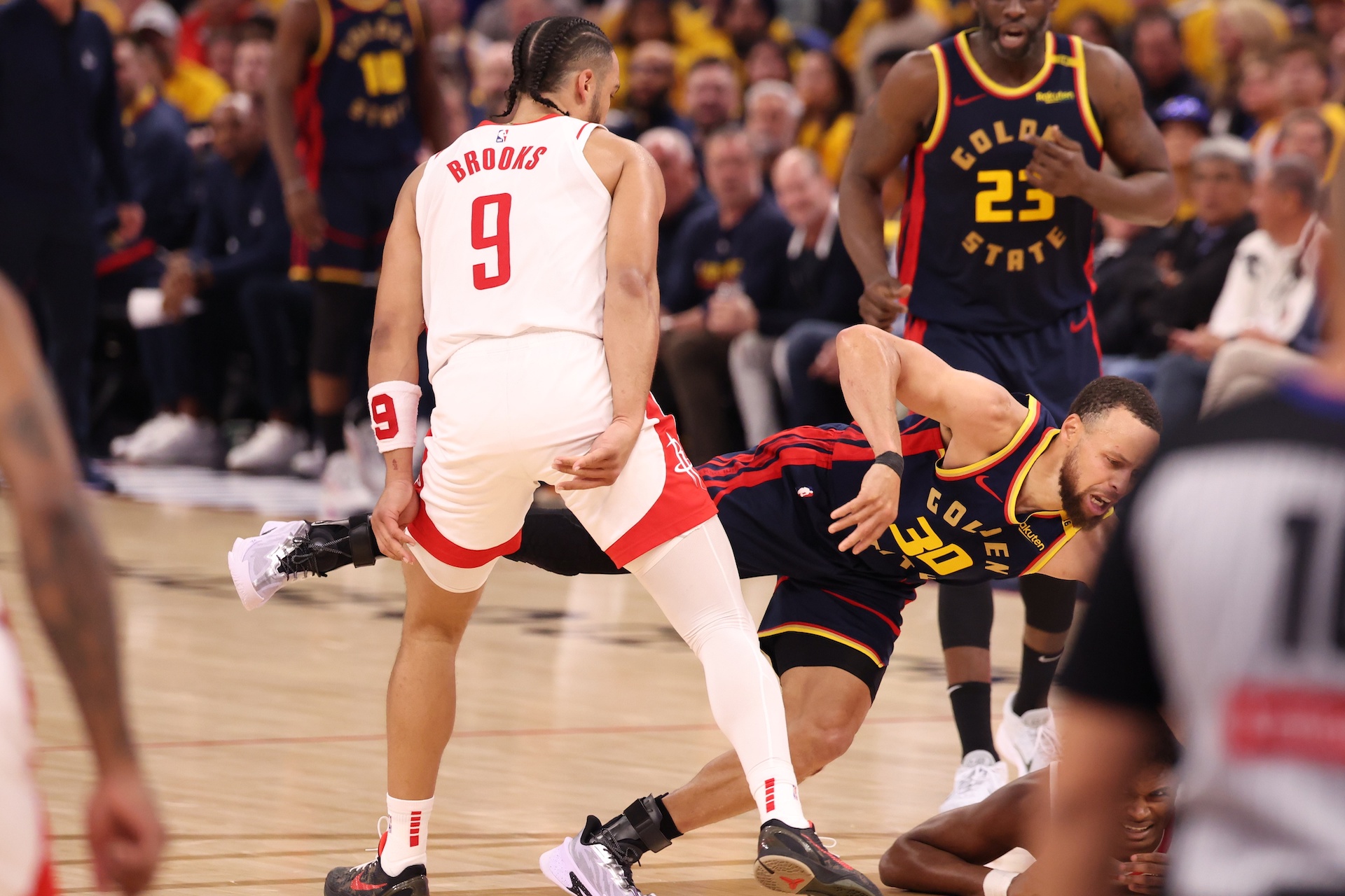dillon brooks stephen curry