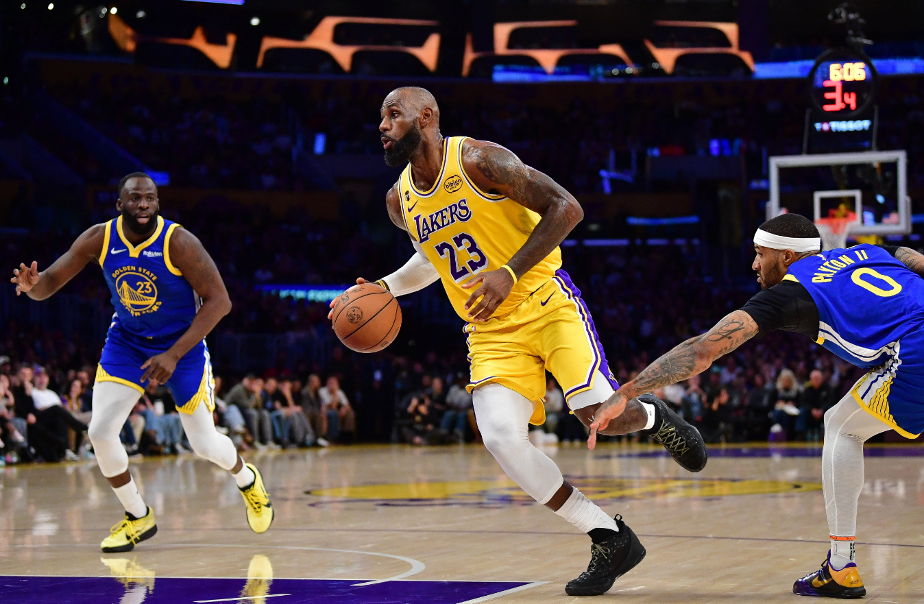 NBA : LeBron James guide les Lakers contre les Warriors