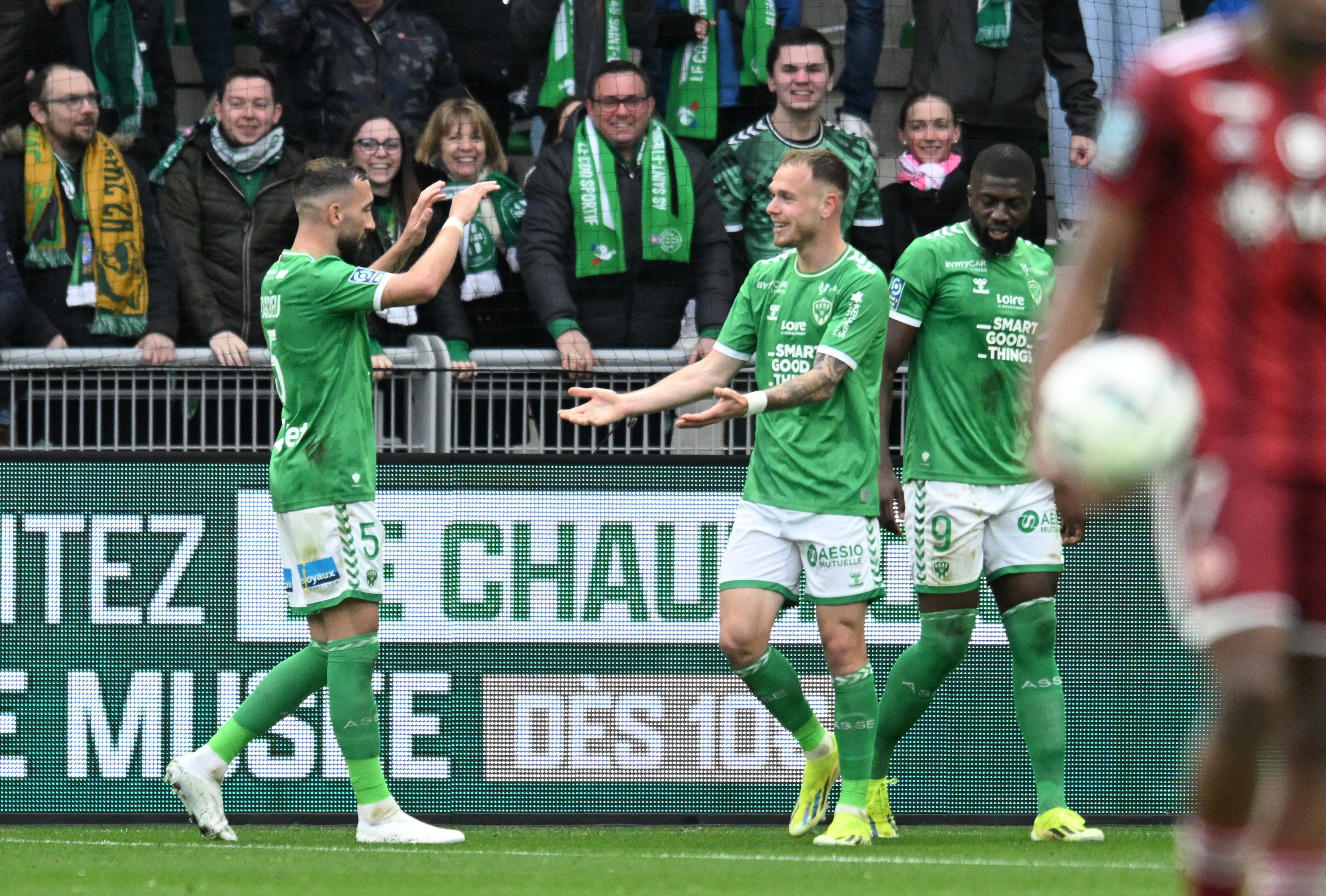 Ligue 2 : Saint-Étienne monte provisoirement sur le podium