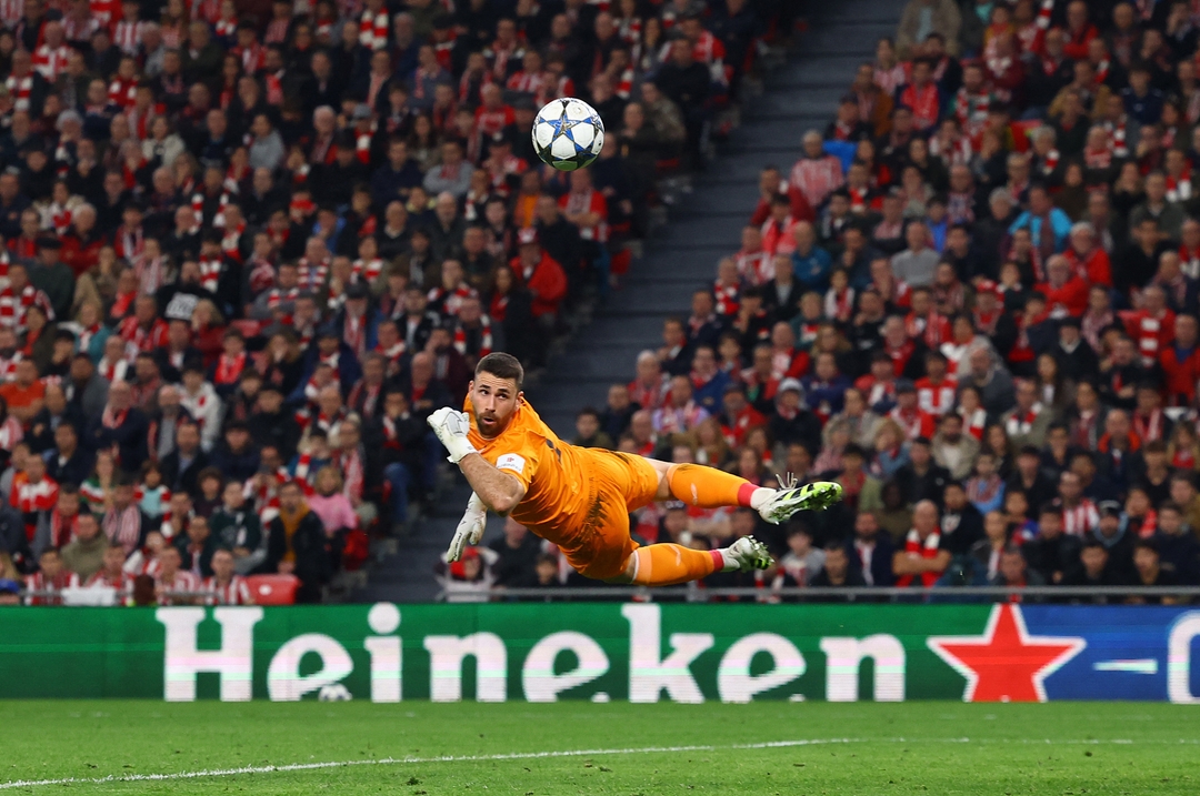 Football. Le gardien de l’Espagne Unai Simon indisponible au moins jusqu’à décembre . Sport - Le