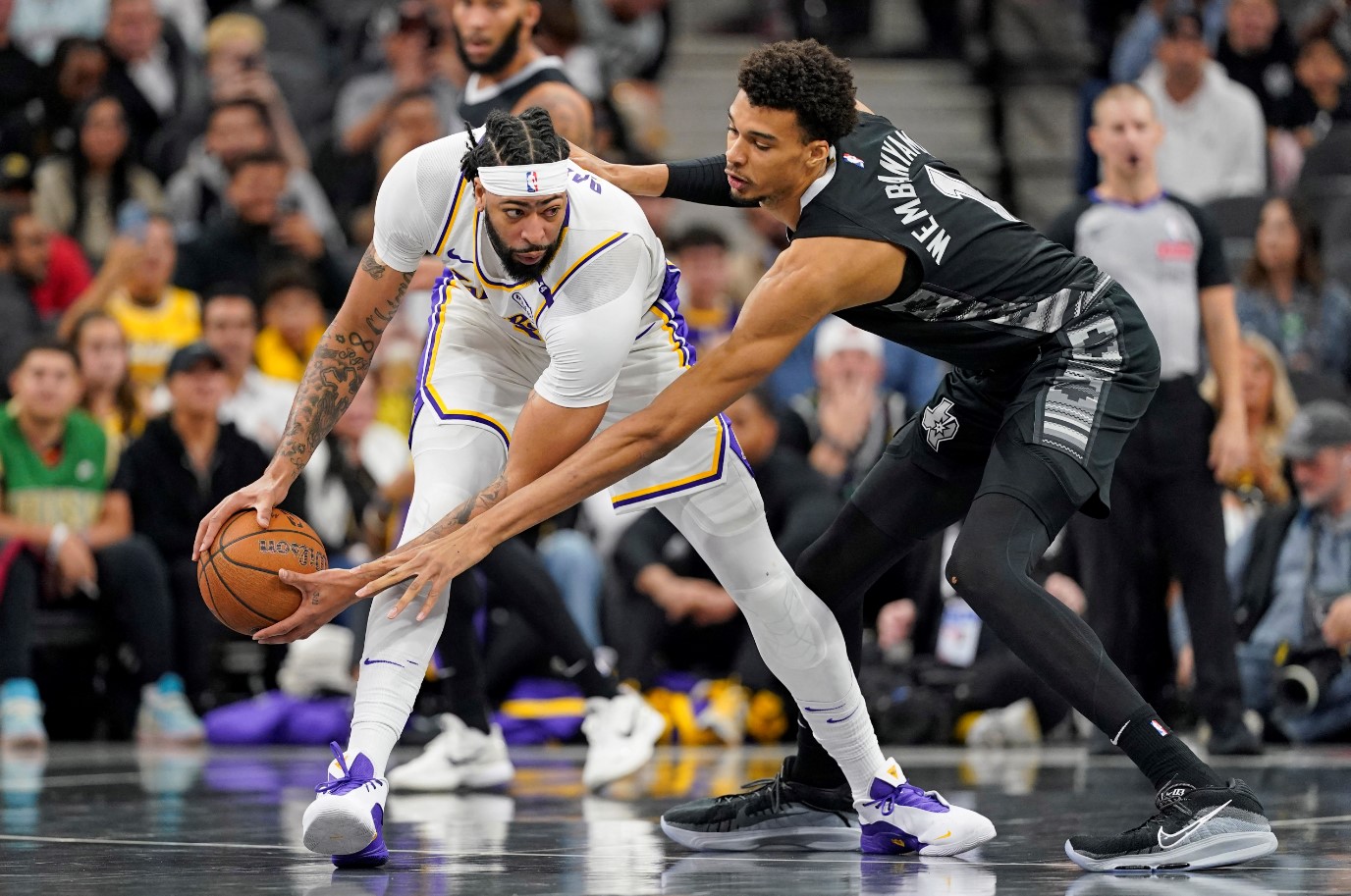 NBA Cup : LeBron et Anthony Davis dominent les Spurs de Wembanyama